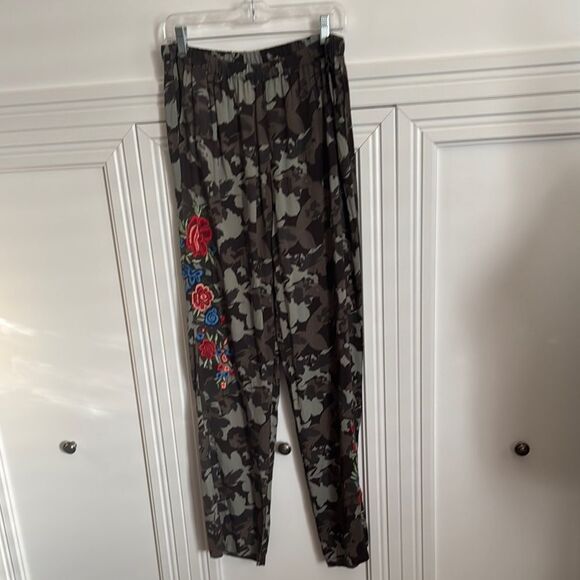Avani Del Amour Green Camo Print Pants with Relaxed Fit and Floral Embroidery - Picture 1 of 7